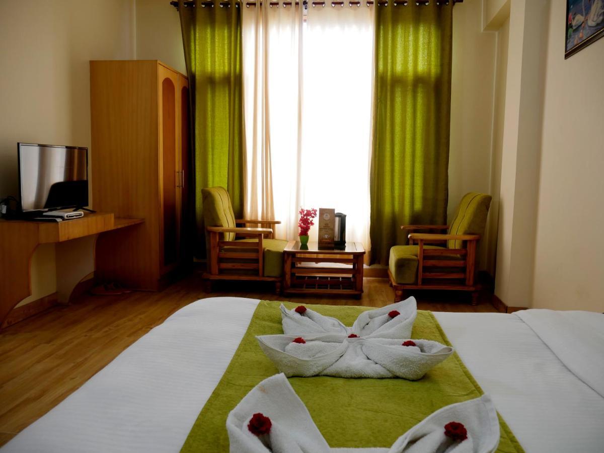 مايالي New Ambika International Mall Road Hotel المظهر الخارجي الصورة