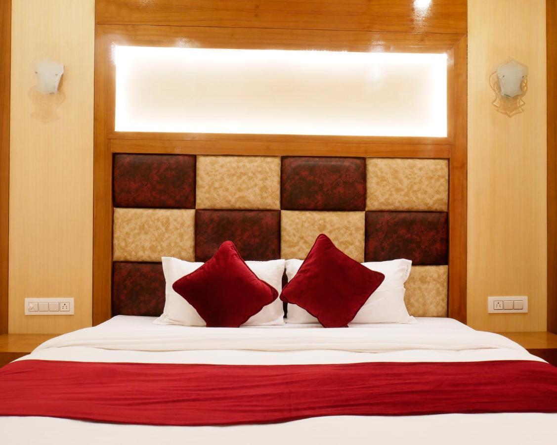 مايالي New Ambika International Mall Road Hotel المظهر الخارجي الصورة